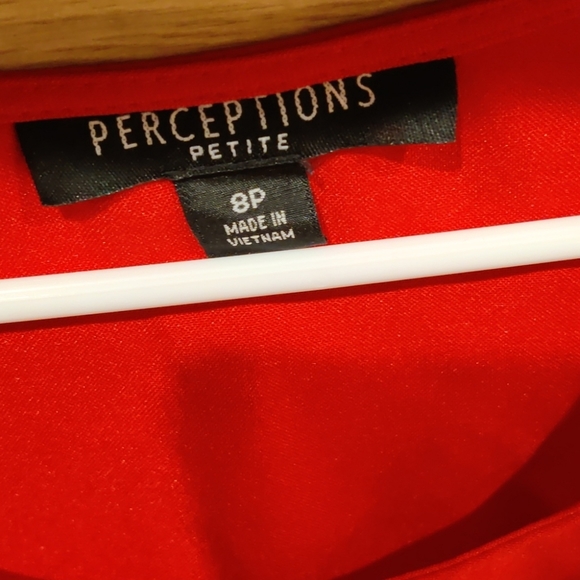 Perceptions Red Top M - Picture 2 of 3